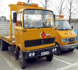 wielki żółty samochód