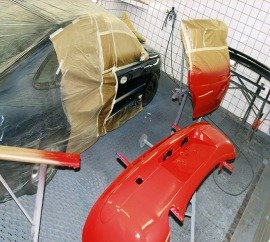 czerwony zderzak po lakierowaniu