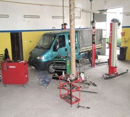 specjalistyczny sprzęt w warsztacie