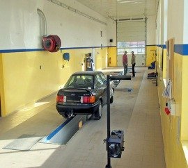 wnętrza okręgowej stacji kontroli pojazdów