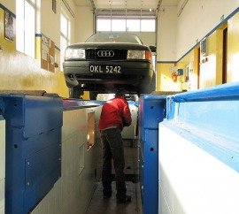 auto w warsztacie
